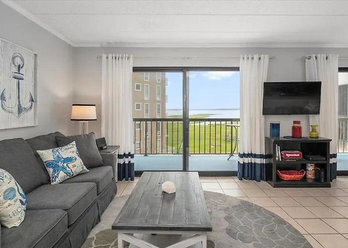 Direct Bay Front With 2 Bedrooms, Outdoor Pool, And 2 Parking Spaces! *
