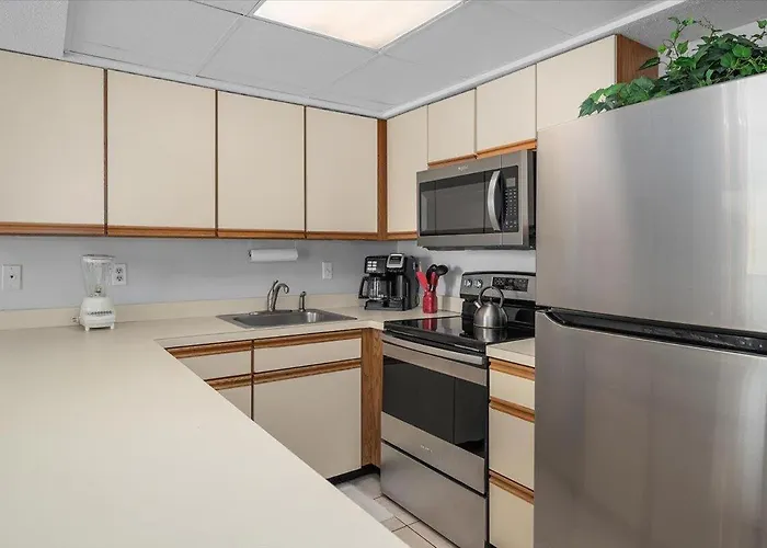 Holiday home Direct Bay Front With 2 Bedrooms, Outdoor Pool, And 2 Parking Spaces!