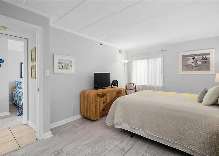 Direct Bay Front With 2 Bedrooms, Outdoor Pool, And 2 Parking Spaces! Ocean City