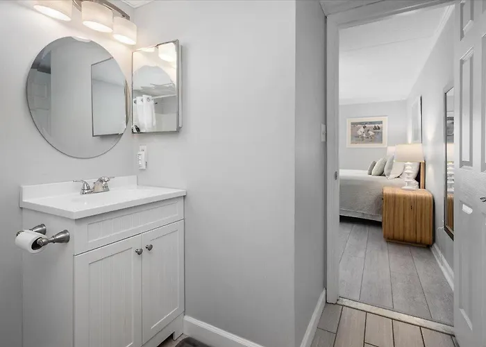 Holiday home Direct Bay Front With 2 Bedrooms, Outdoor Pool, And 2 Parking Spaces! Ocean City