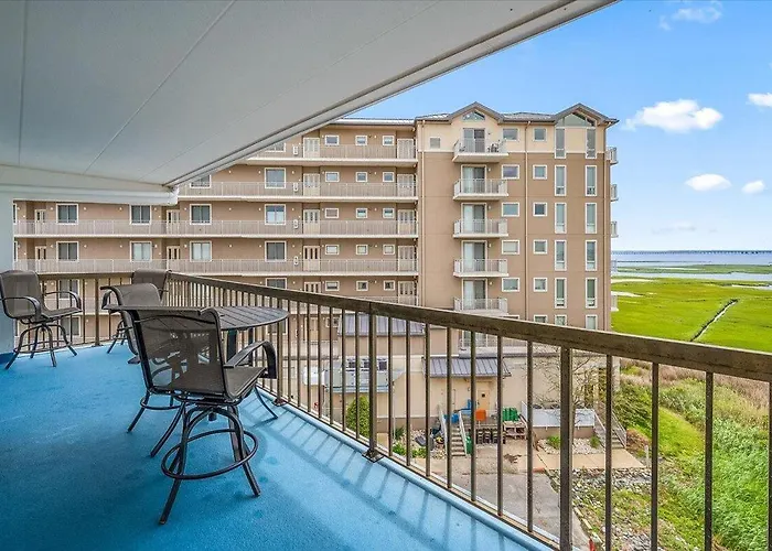 Direct Bay Front With 2 Bedrooms, Outdoor Pool, And 2 Parking Spaces! Ocean City