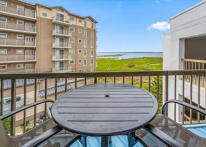 Direct Bay Front With 2 Bedrooms, Outdoor Pool, And 2 Parking Spaces! Ocean City