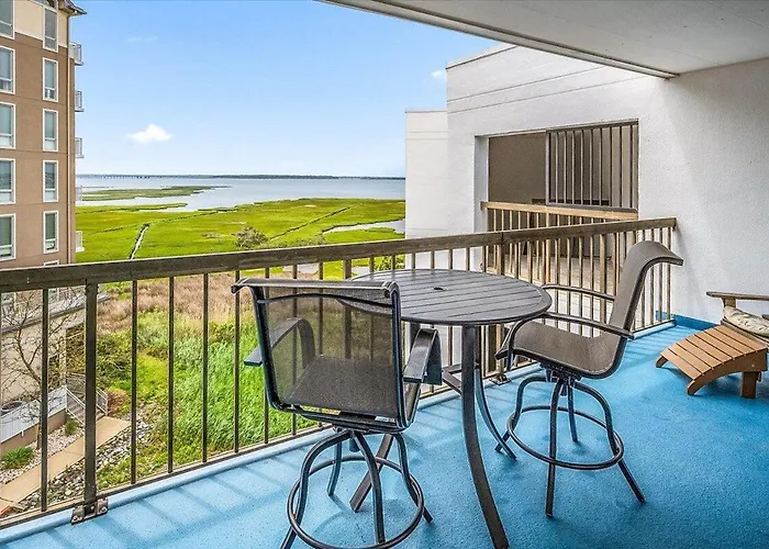 Direct Bay Front With 2 Bedrooms, Outdoor Pool, And 2 Parking Spaces! * Ocean City