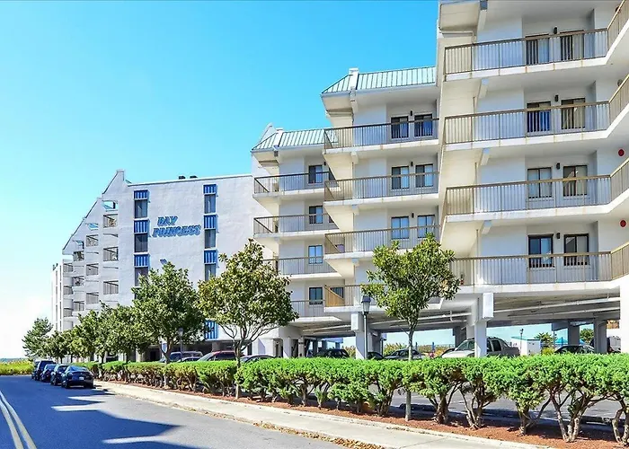 Holiday home Direct Bay Front With 2 Bedrooms, Outdoor Pool, And 2 Parking Spaces!