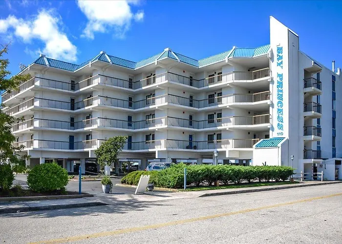 Direct Bay Front With 2 Bedrooms, Outdoor Pool, And 2 Parking Spaces!